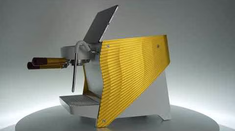 Prototyp in Gold: Gold-Bengle mit Griffen aus Gold und Holz