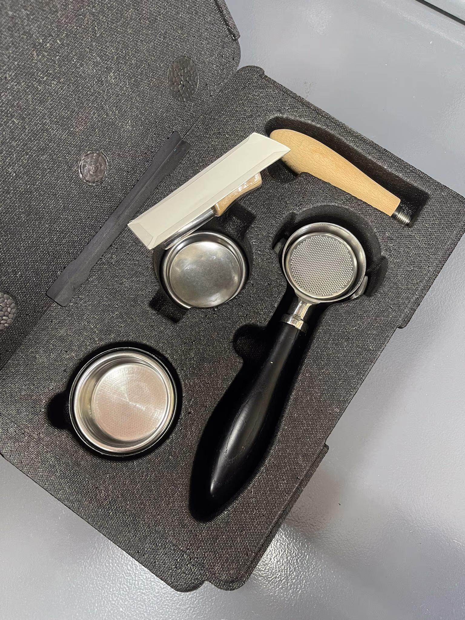 Portafilter and baskets in the suitcase