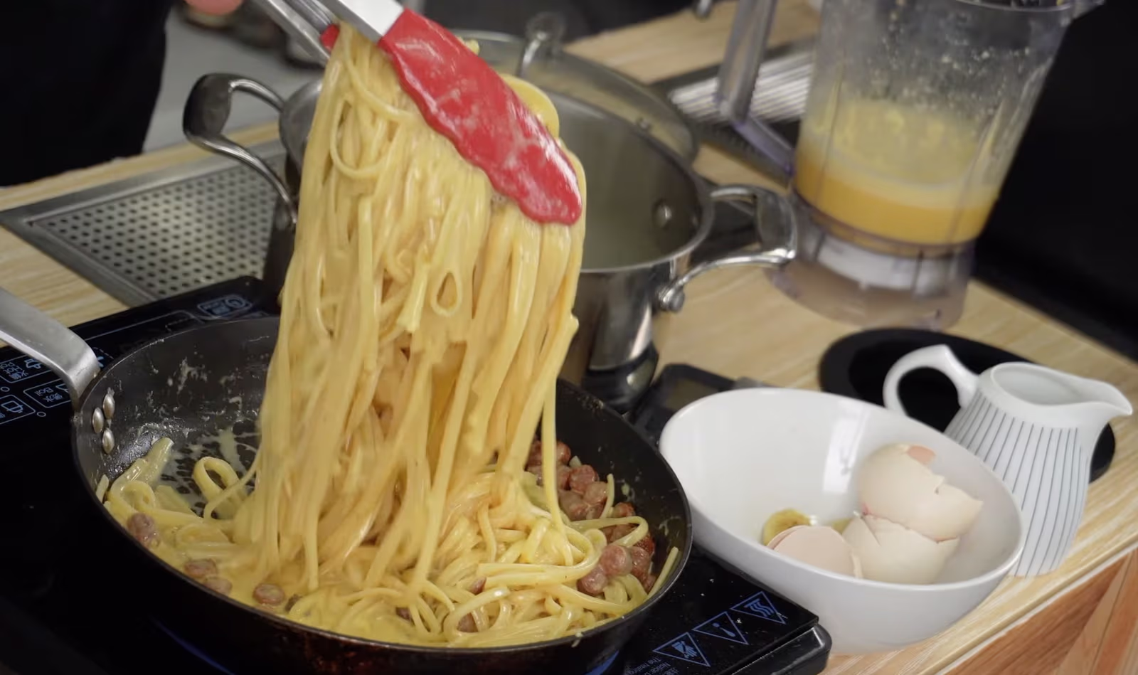 Serving spaghetti Carbonara