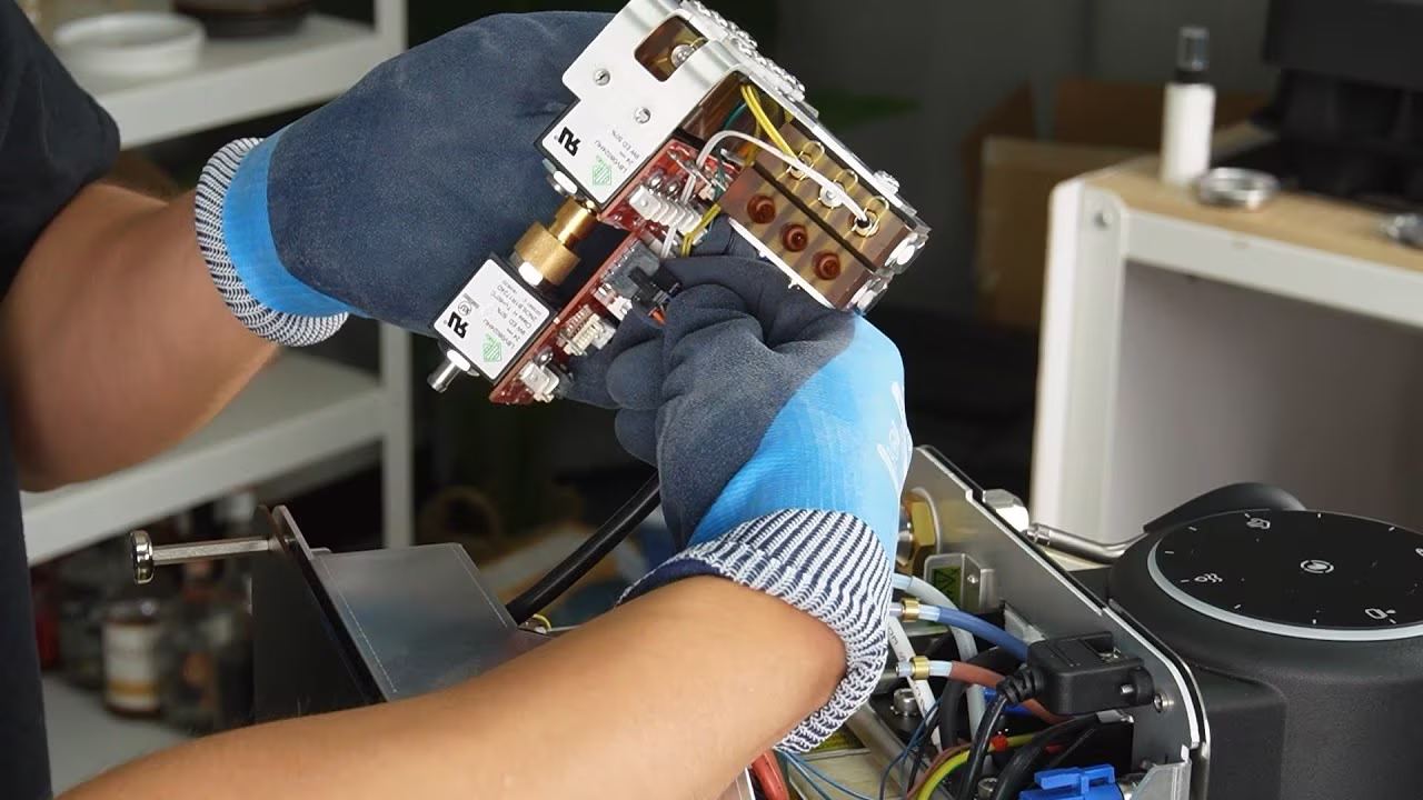 How to replace the DE1 manifold