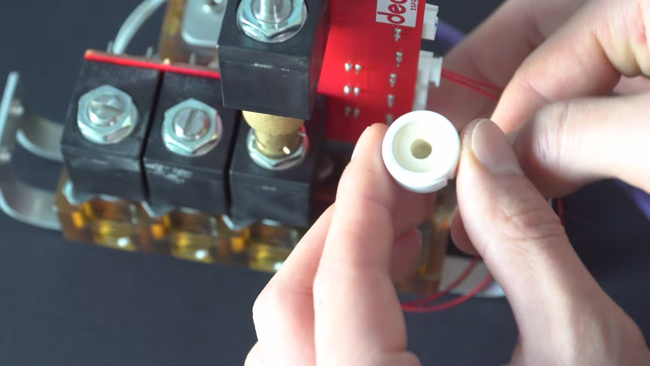 So ersetzen Sie den Drucksensor Ihrer DE1