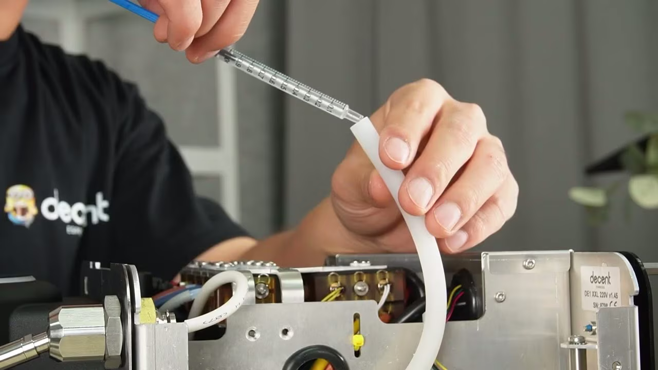 Cómo llenar manualmente el tubo tipo F (solución para el fallo de cebado de las bombas)