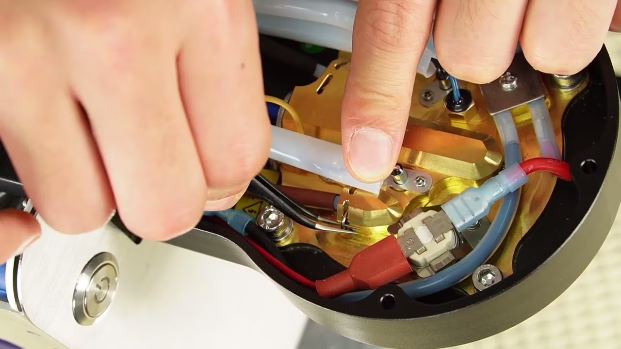 How to replace the O-rings in the brown and black tube connectors