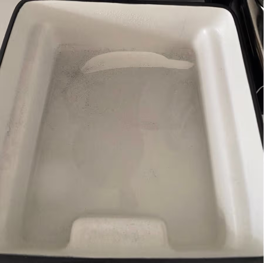 Spülen des internen Wasserwegs (schwarze Partikel im Wassertank)
