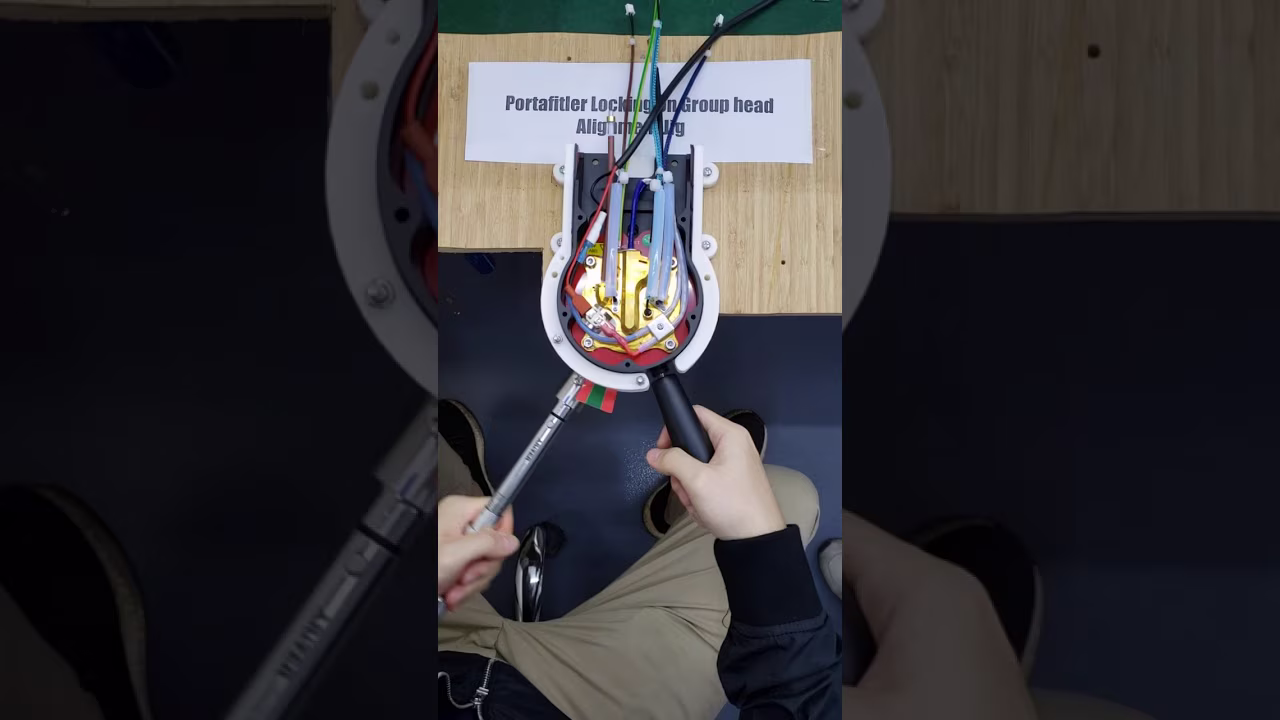 Symmetrieprüfung der Siebträgereinrastung