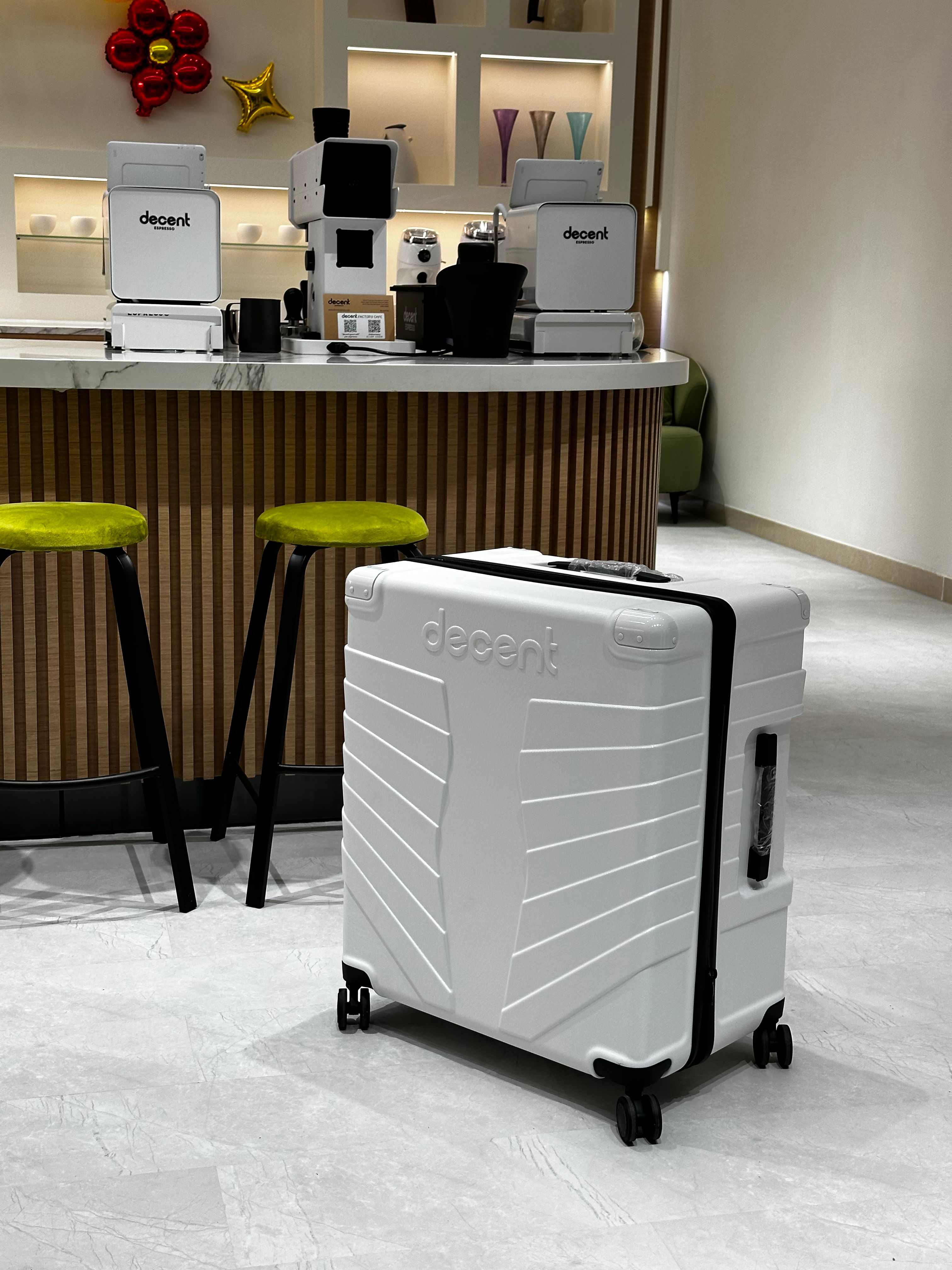 The new Bengle suitcase at an angle